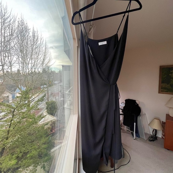 NET Aritzia Babaton Neval Wrap Dress - Picture 1 of 4